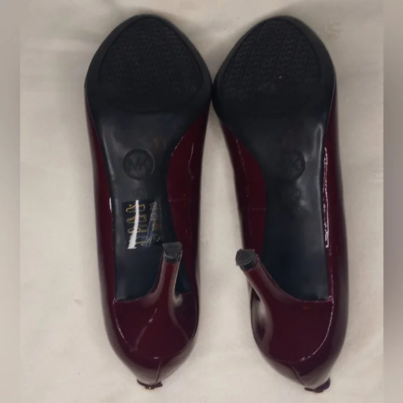 Micheal Kors Classic Burgundy Red Patent Leather Casual Pump NWOB 9.5 - Picture 8 of 9